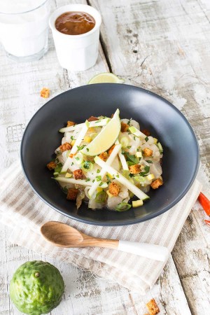 Ceviche de saint-jacques au lait de coco et chutney de mangue