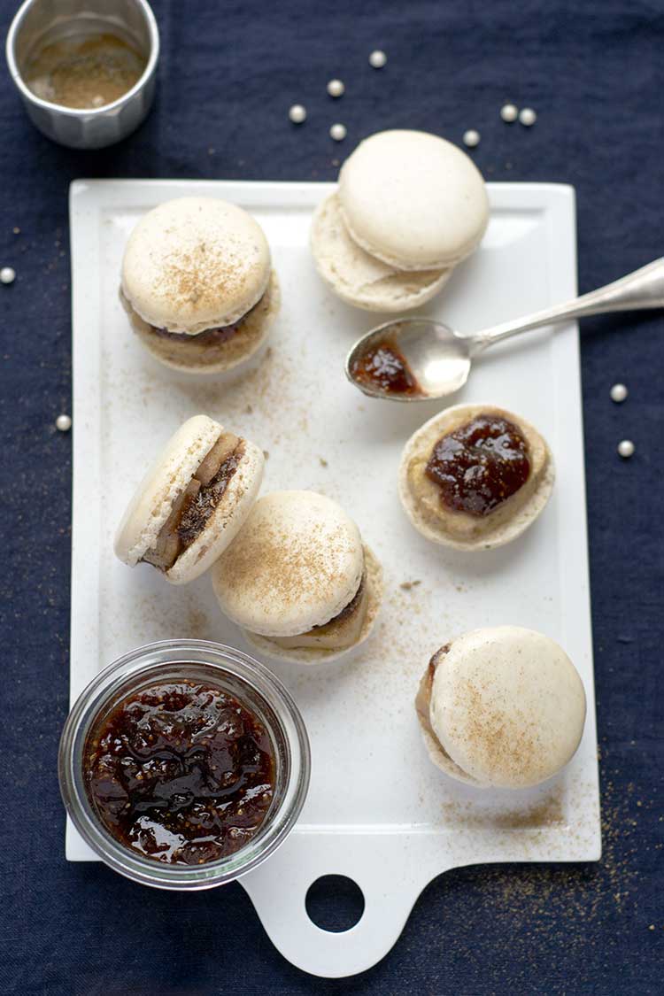 Macarons au foie gras et confiture de figues