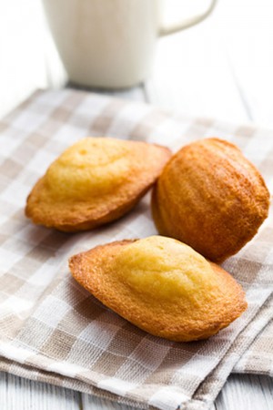 Madeleines abricots, pistaches et pignons