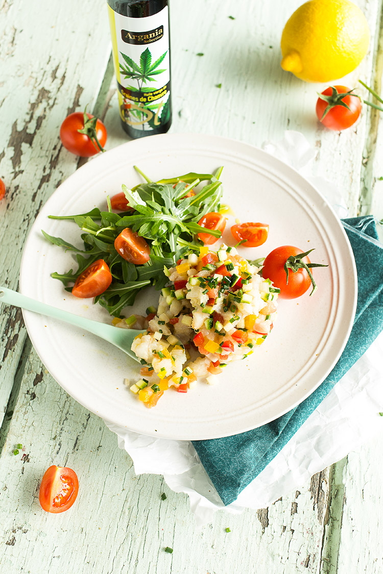 Tartare de bar aux légumes croquants et à l'huile de chanvre