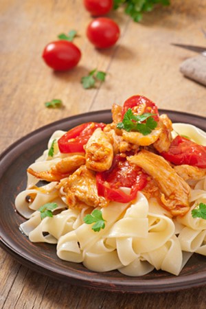 Tagliatelles au poulet et légumes d'été