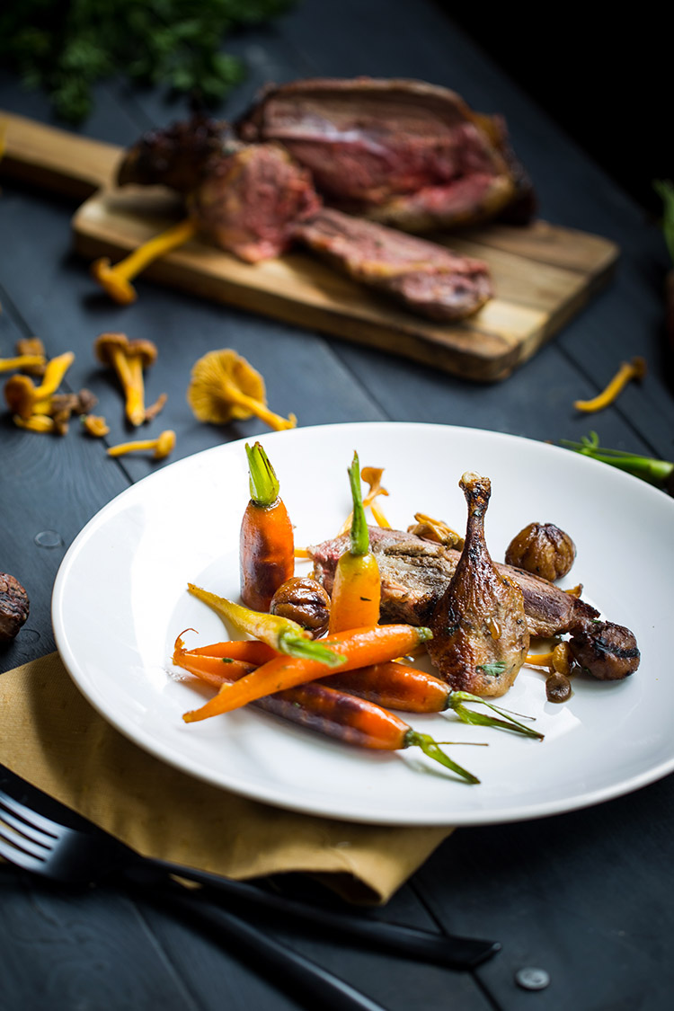 Colvert, champignons & chataignes au cognac, petites carottes glacées