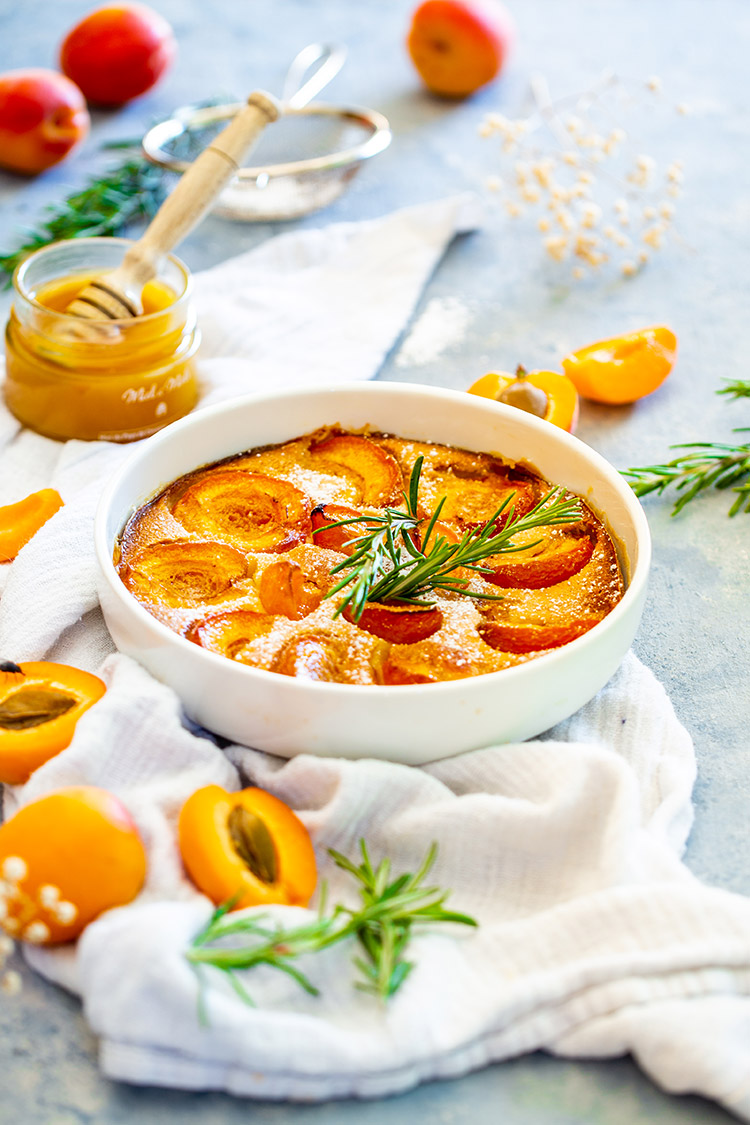 Clafoutis aux abricots et au miel de lavande du Lubéron