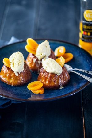 Babas à l'Amaretto et abricots