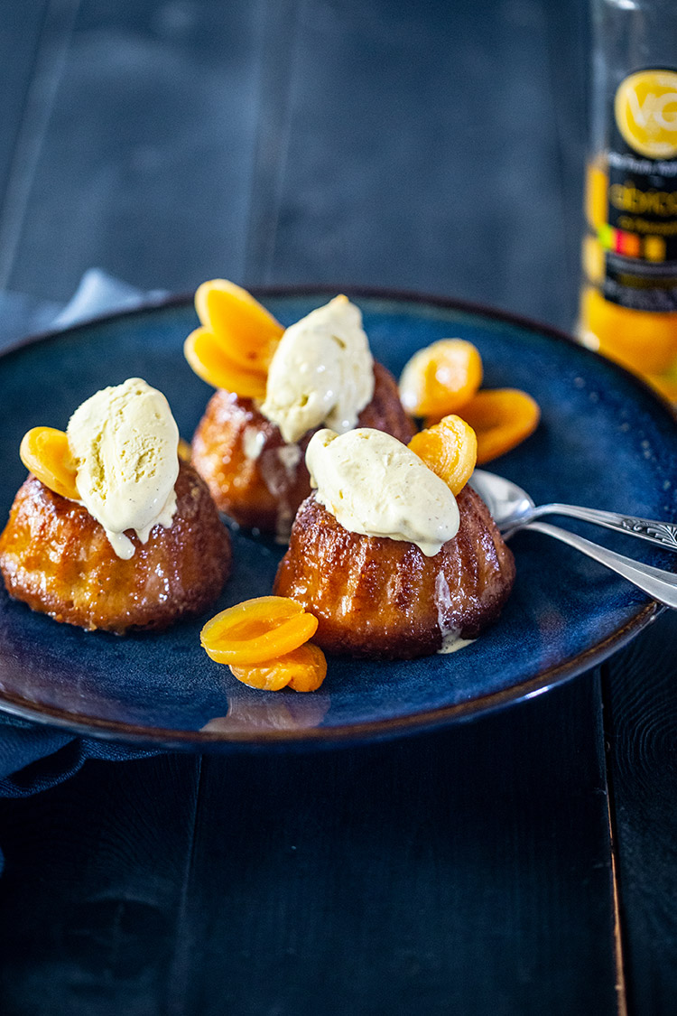 Babas à l'Amaretto et abricots