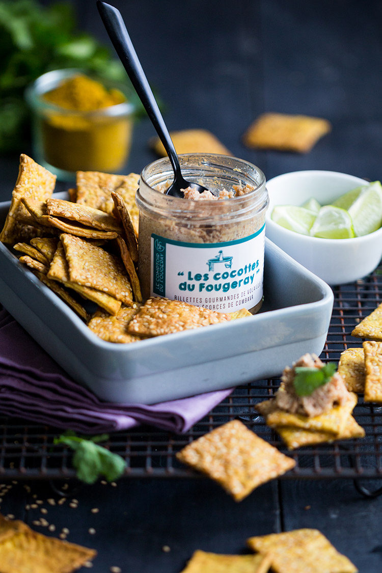 Crackers au curry et rillettes de volaille au combava