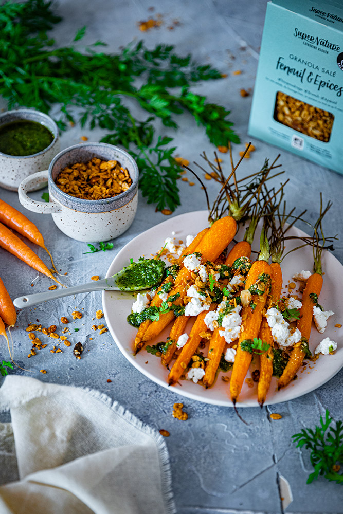 Carottes rôties, ricotta et granola au fenouil