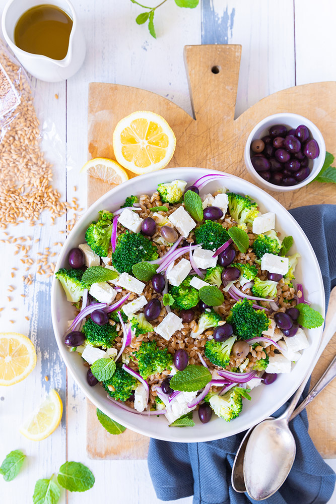 Salade de petit épeautre feta brocolis et olives