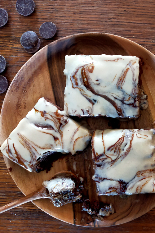 Brownie à la mélasse de caroube et au tahini